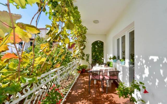 Paž - 28m From the Beach - A1