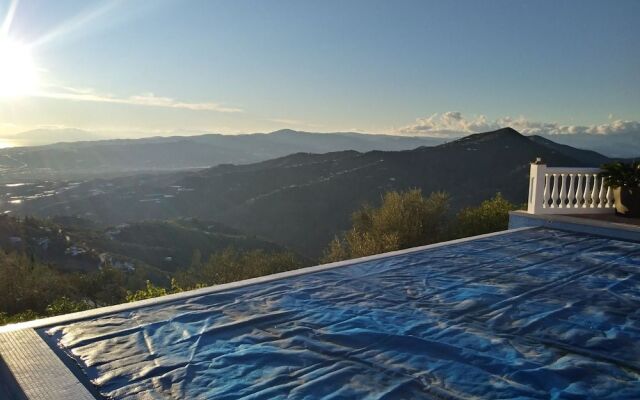 Villa With 3 Bedrooms in Sayalonga - Málaga, With Wonderful Mountain V