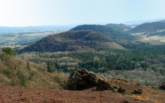 Entre Lacs et Volcans