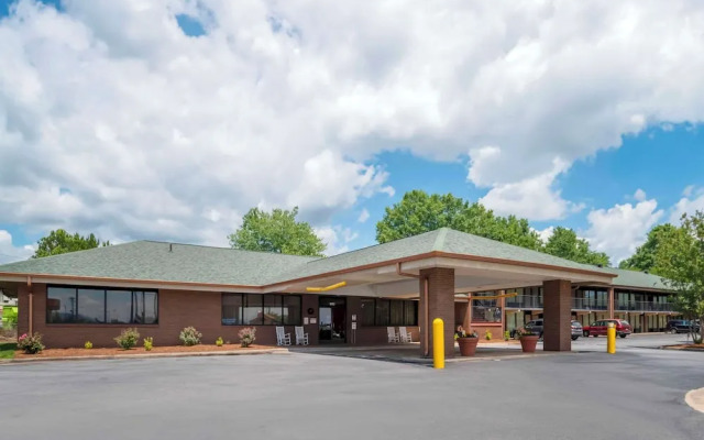 Quality Inn near Speedway