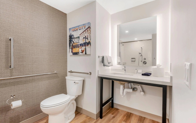 Cambria Hotel Tampa-Brandon