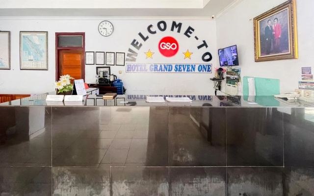 Urbanview Hotel Grand Seven One Manna – Lobby – Manna