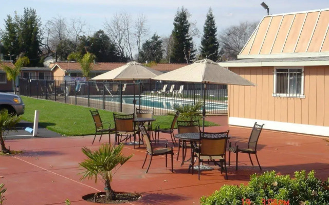 Tri Valley Inn & Suites
