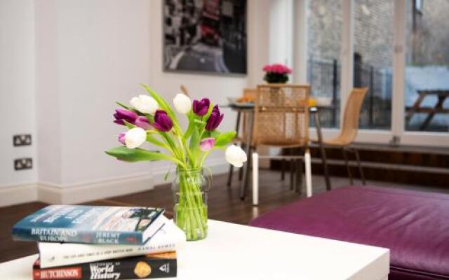 Apt 1, Trafalgar Square (1St Floor)