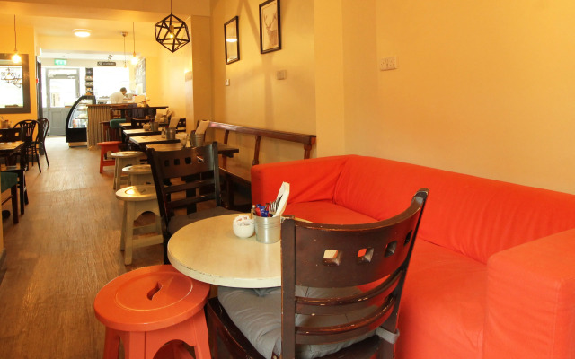 Tom Dick and Harriet's