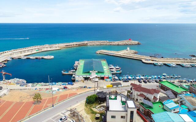 Donghae Goldenview Pension