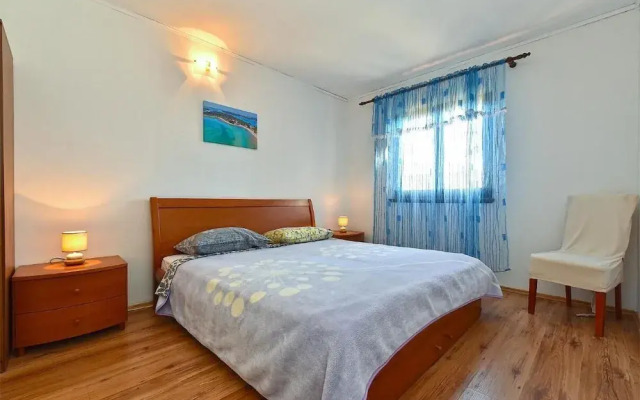 Stylish Family Retreat With Shared Pool