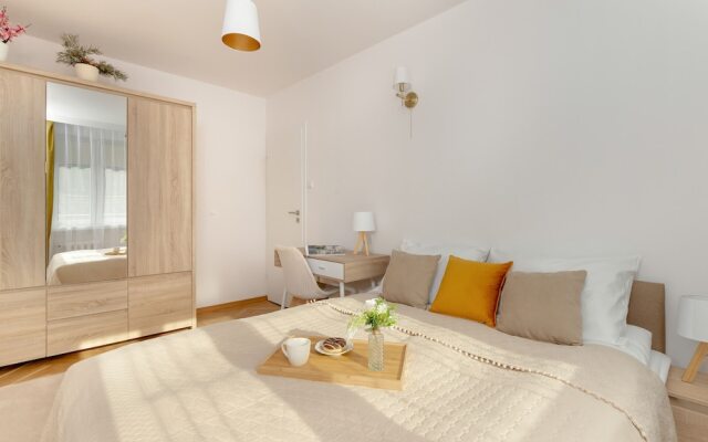 Cosy Beige Apartment for 5 by Renters