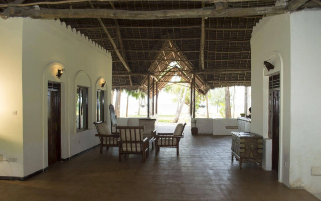 Antonio Beach Hotel and Spa