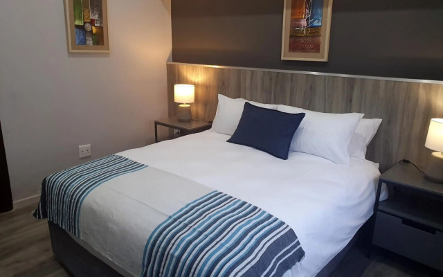 La Orchard Hotel