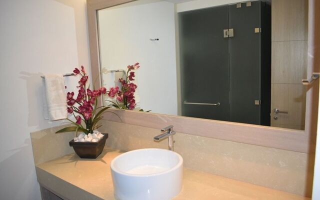 Estudio con alberca by Project 4 life