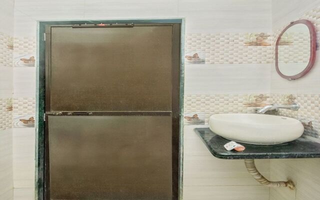 OYO 22048 Trio Hotel