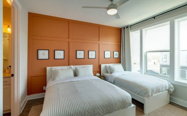 Mega Home 24 Beds and Karaoke