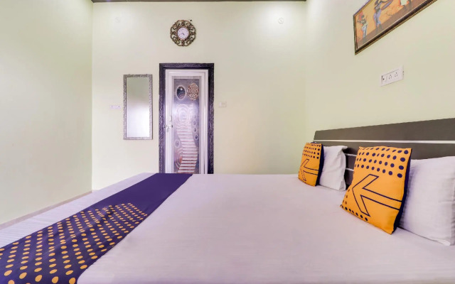 SPOT ON 65353 Hotel Triupati Lawn