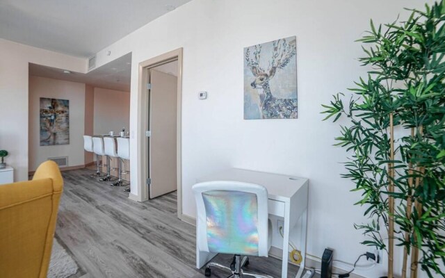 Gorgeous 2bd Condo Patio Gym Parking Coffee