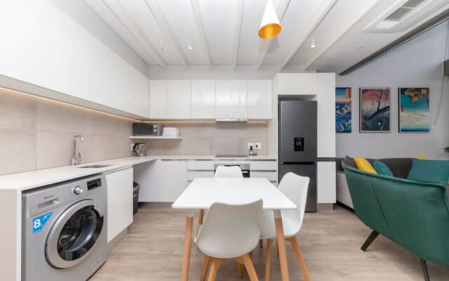 Plush Loft Apartment With Signal Hill View