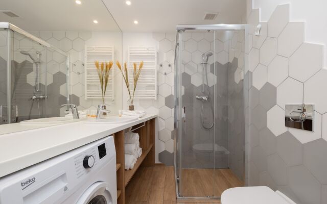 Marynarska Modern Apartment by Renters