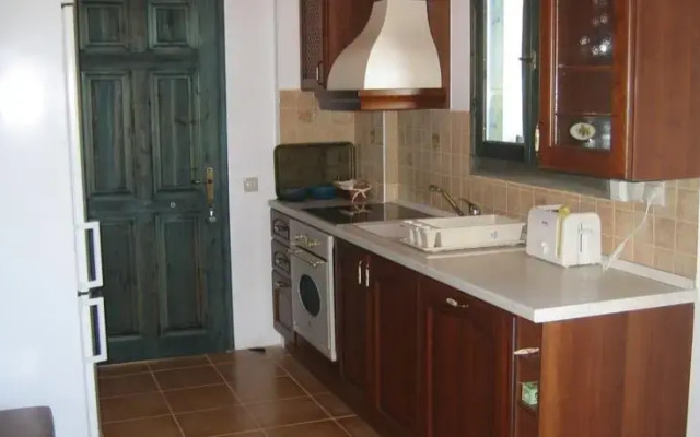 Lyronda Villa