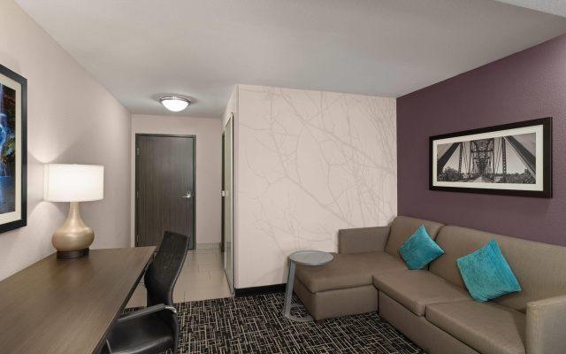 La Quinta Inn & Suites by Wyndham Fayetteville