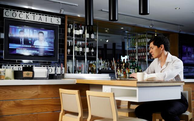 Holiday Inn London Brentford Lock by IHG
