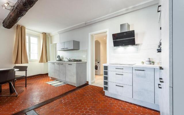 Large 3 Bdr Old Town - AC