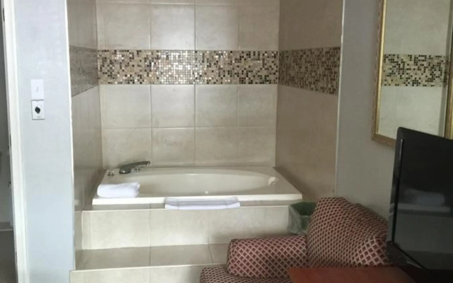 Scottish Inn and Suites