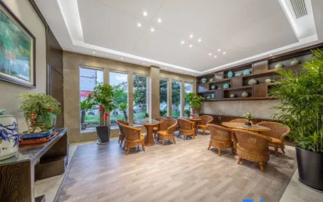 Shangzhou Hotel (Yiwu International Trade City Zone 1 store)