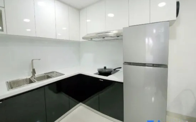 Near Ferry Terminal. COZY 02 Bedroom Condo. HarbourBay Residences.