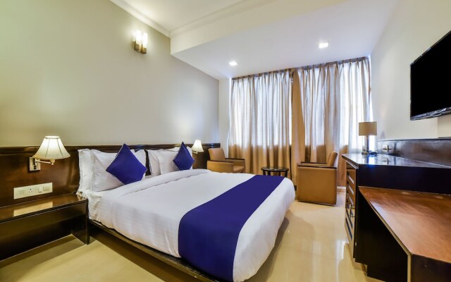 OYO Flagship 27068 The Sapphire Comfort Hotel