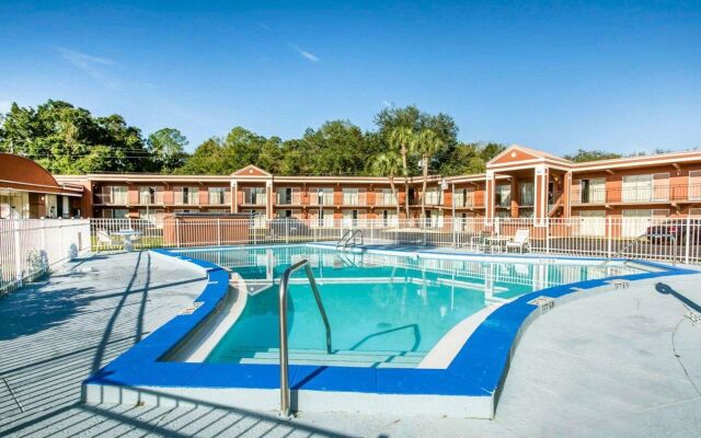 OYO Hotel Mustang Silverspring FL