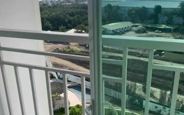 Lovely 1 Bedroom Condo with Balcony