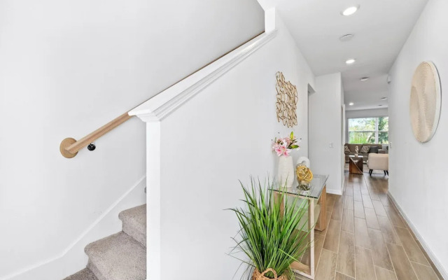 Lovely Townhome Sleeps 8 Eve101