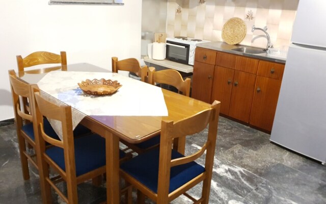 Lefkadi Apartments by the sea