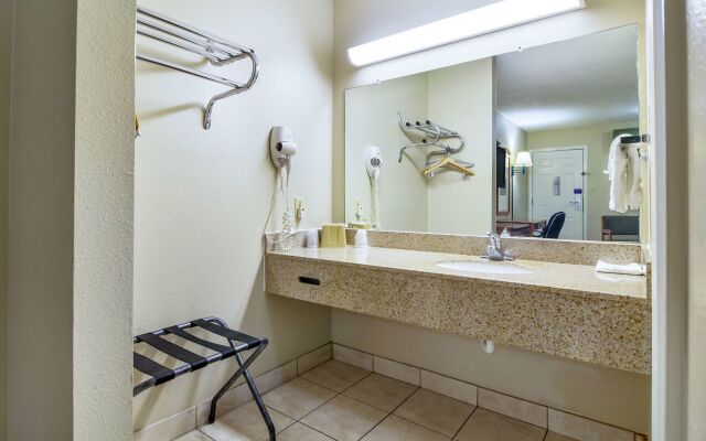 Scottish Inn & Suites