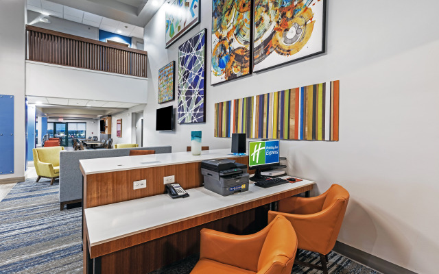 Holiday Inn Express & Suites Tulsa S Broken Arrow Hwy 51 by IHG