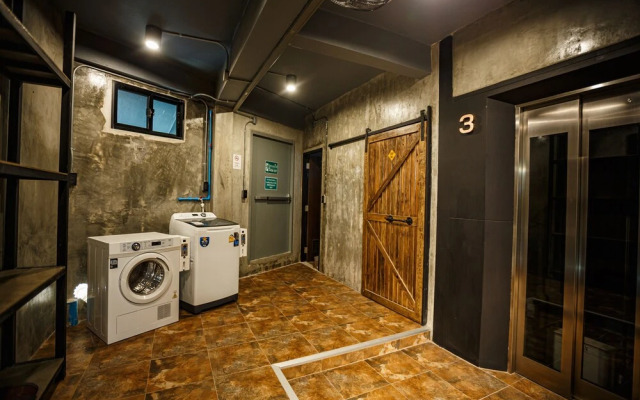 Episode 11 Hostel