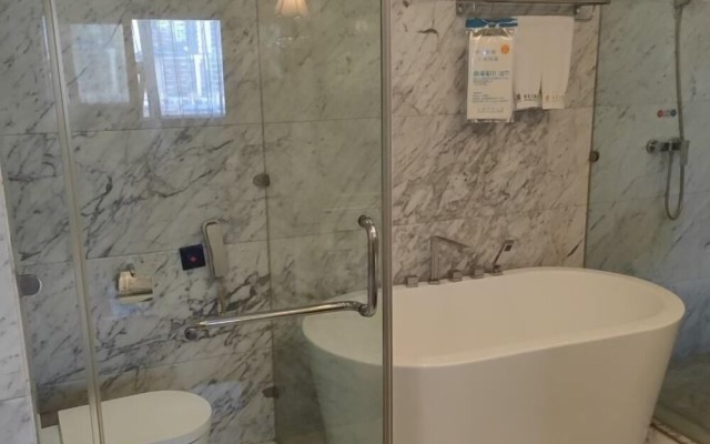 Huaxia Hotel – Bathroom – Dazhou