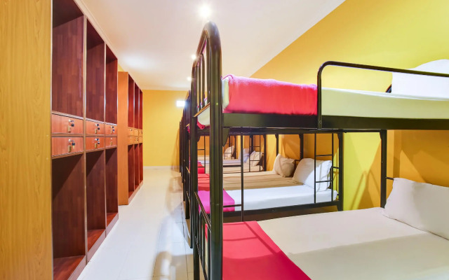 SPOT ON 89623 Nawawi's Backpackers