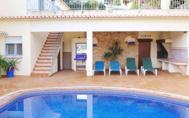May - pretty holiday property with private pool in Benissa