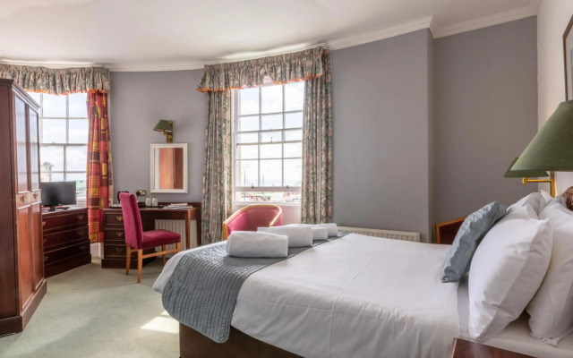 The Carlton Hotel