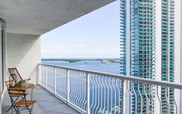 Luxury Apartments W Pool & Ocean views