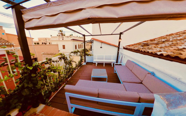 Old Fisherman's House in Malvarrosa Beach