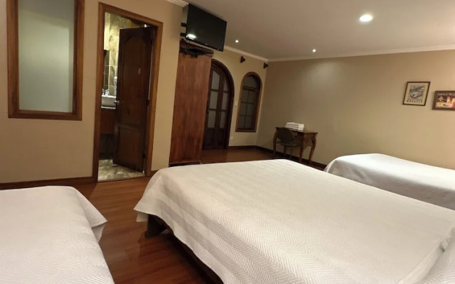 Hotel & Suites El Quijote