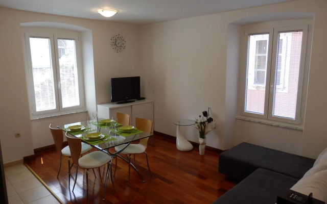 Center Stylish Apartment