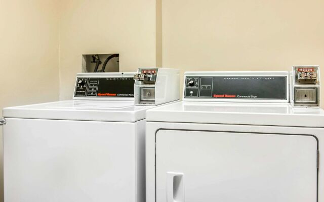 Clarion Inn & Suites Indianapolis Northwest