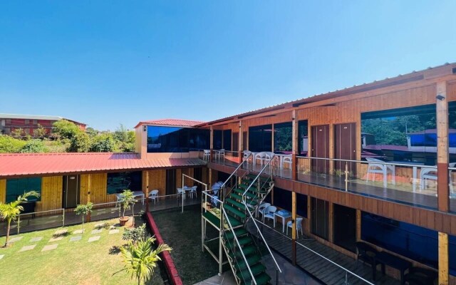 Arya Resort & Spa
