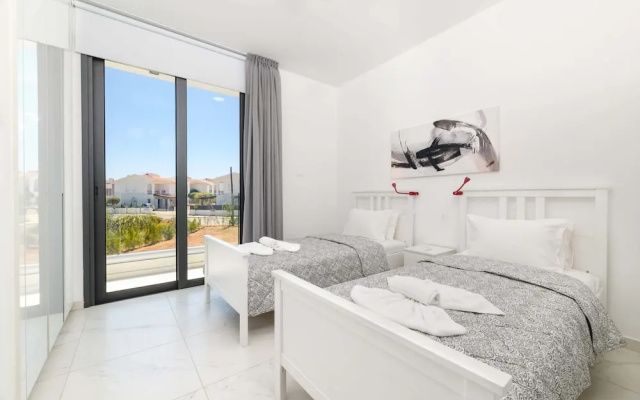 By The Beach - Royal Sapphire Villa