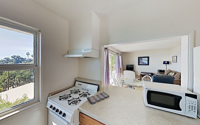 2BR Breezy Summerland Home by RedAwning
