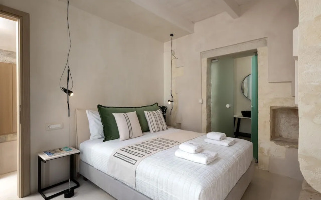 Sutor Chic Manor