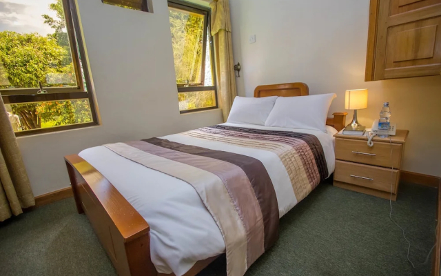 Crown Suites Hotel